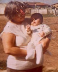 Minha vó comigo no colo