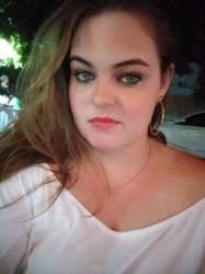 Cabelos loiros, olhos verdes