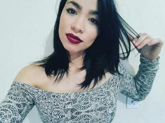 Batom escuro na boca