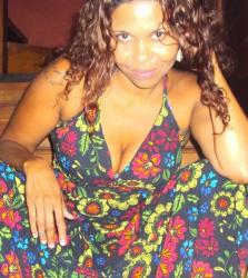 Com cabelos compridos