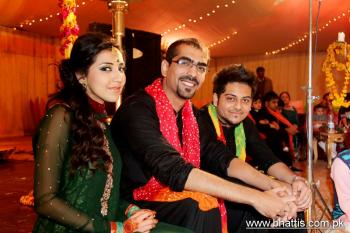 At a wedding. Im in middle