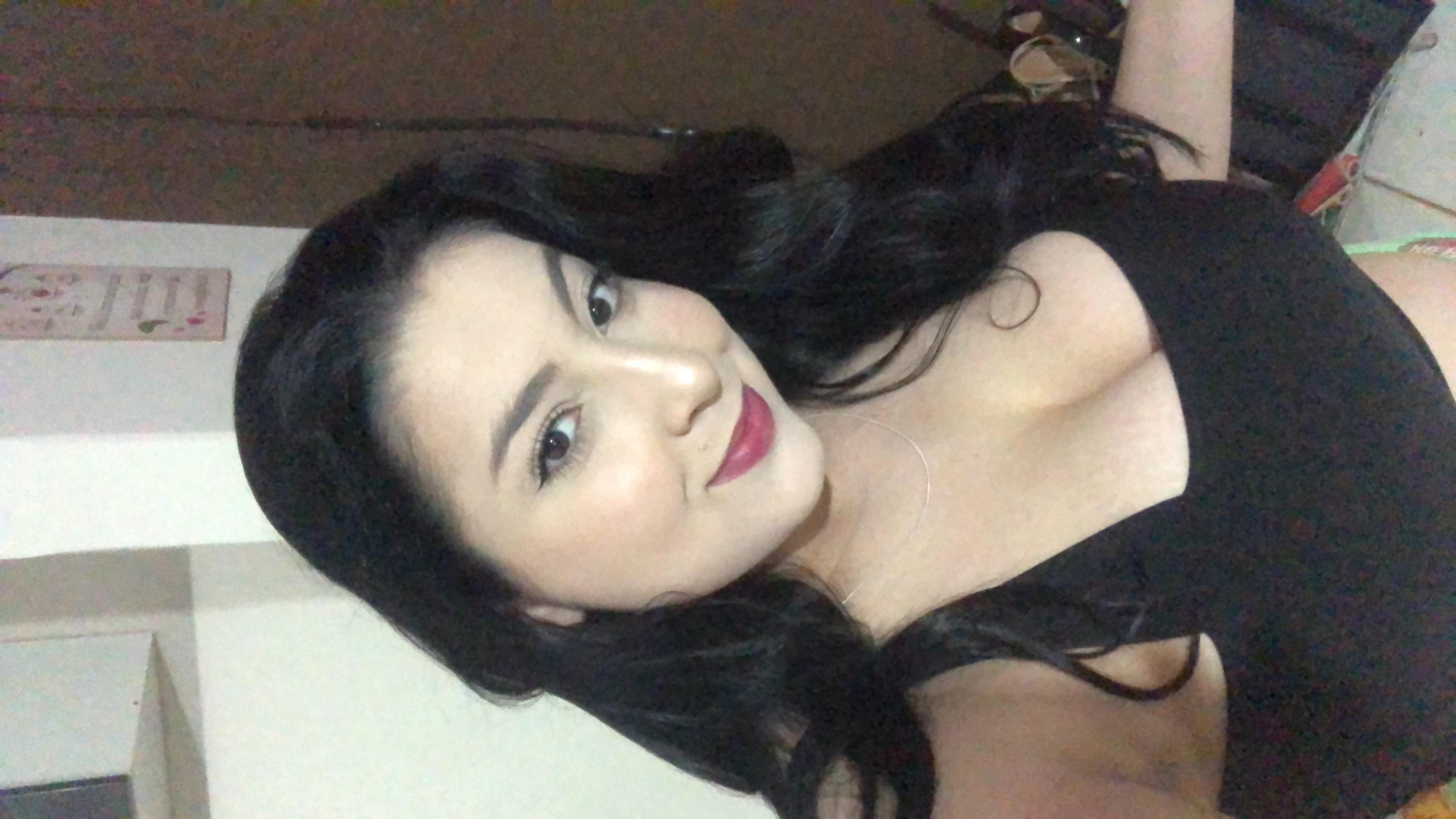 Hillary N************