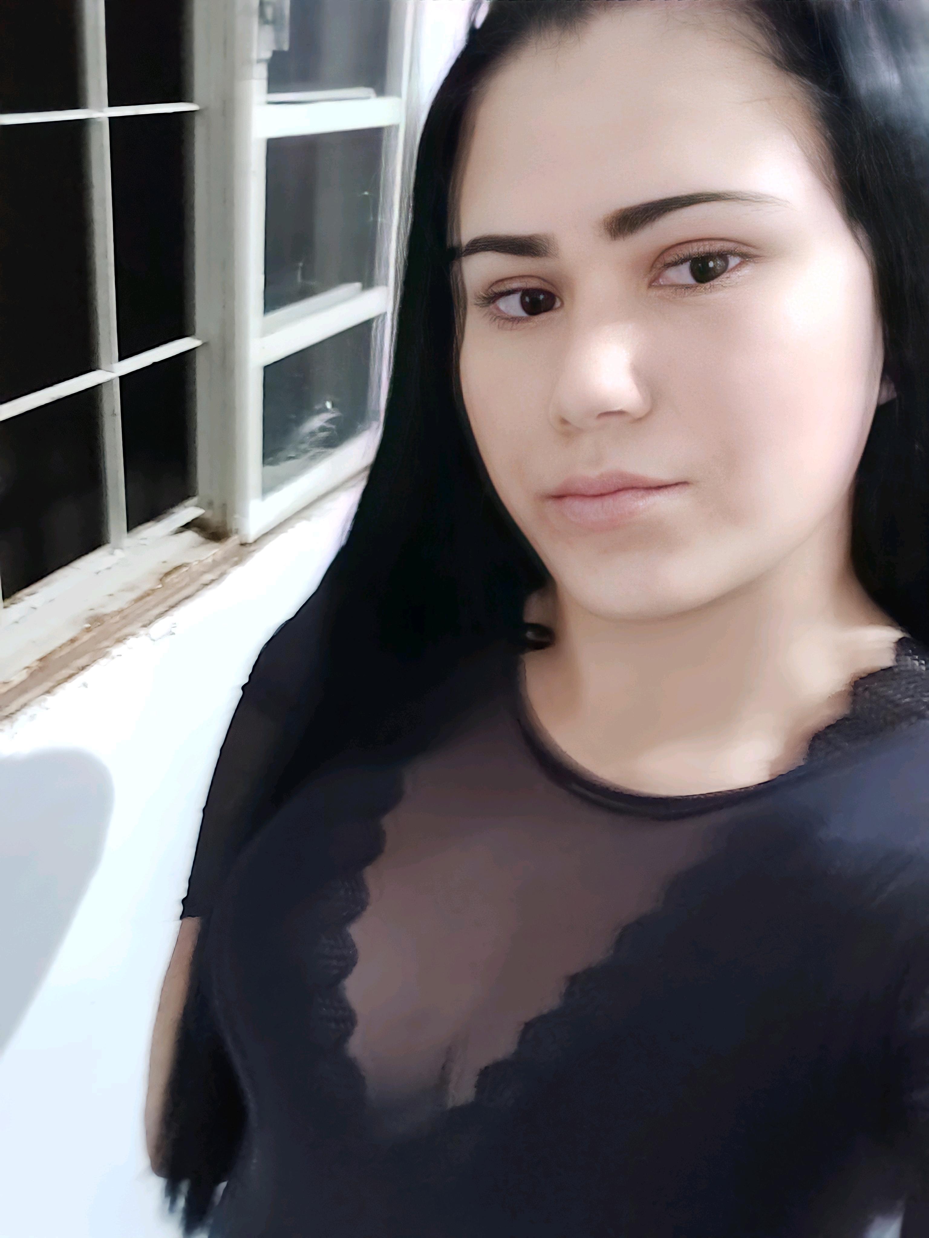 Cinthya R*****************